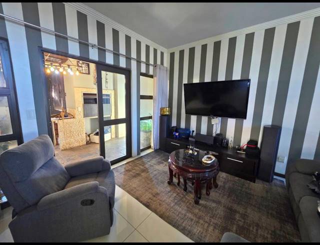 4 BEDROOM HOUSE FOR SALE IN GLEN EAGLE ESTATE